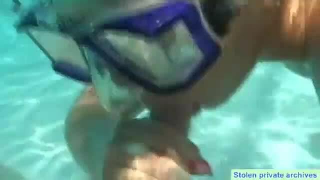 Public swimming underwater blowjob from a bratty girl in a bikini